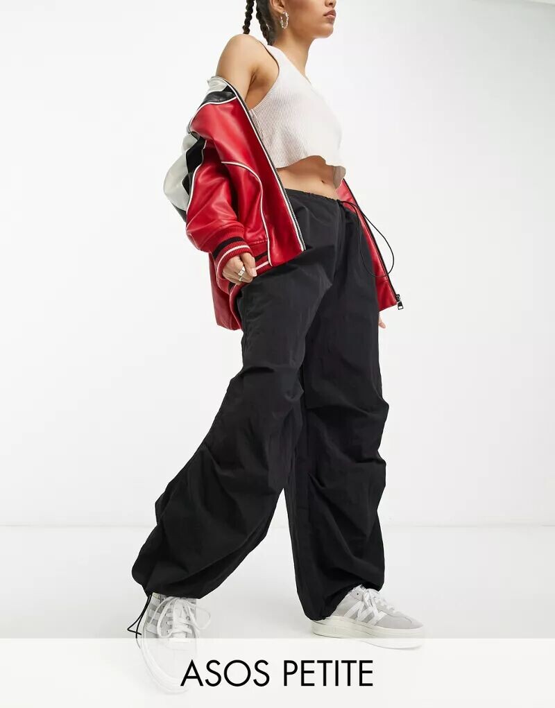 

Черные брюки-карго с парашютом ASOS Petite, Черный