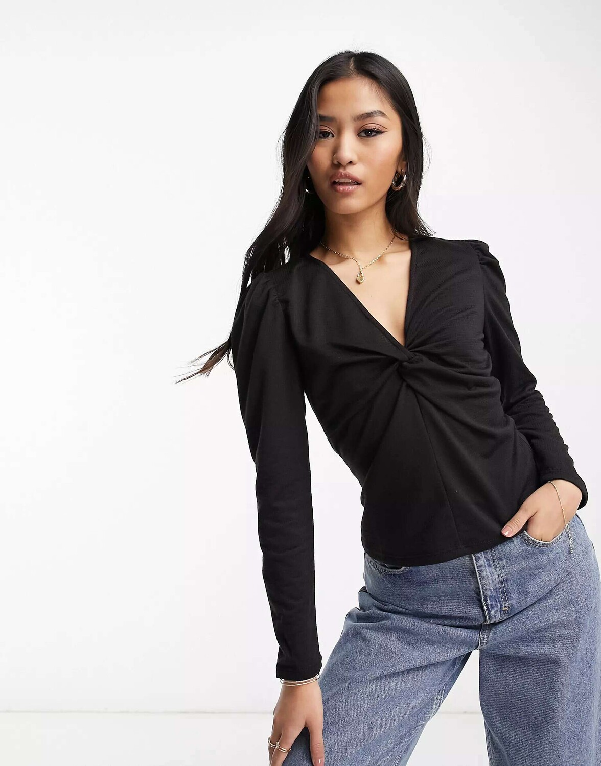 

Черный топ JDY Twist Front