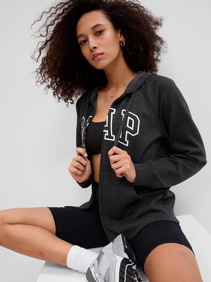 

Спортивная куртка GAP, черный