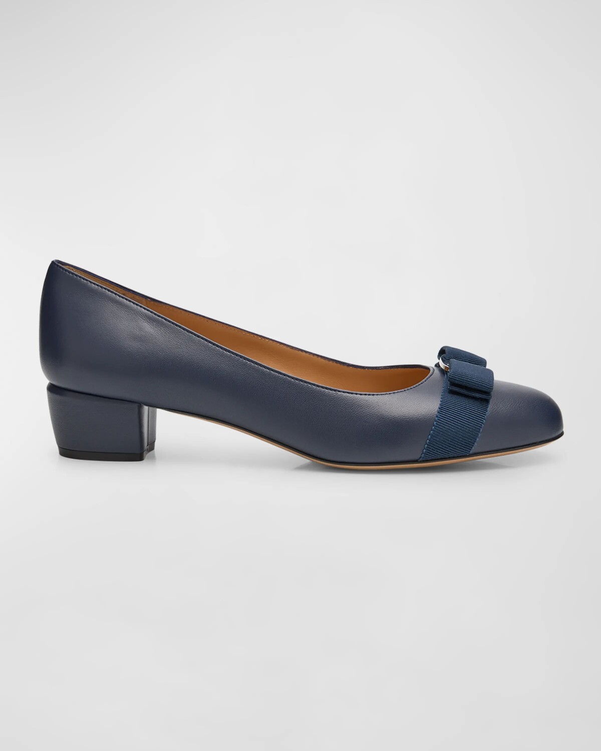 

Кожаные туфли Vara с бантом Ferragamo, цвет Midnight
