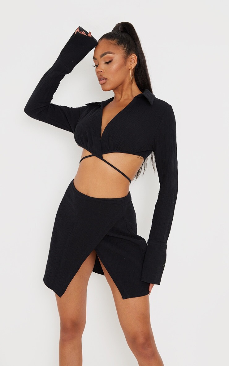 

PrettyLittleThing Черный укороченный топ с вафельной завязкой