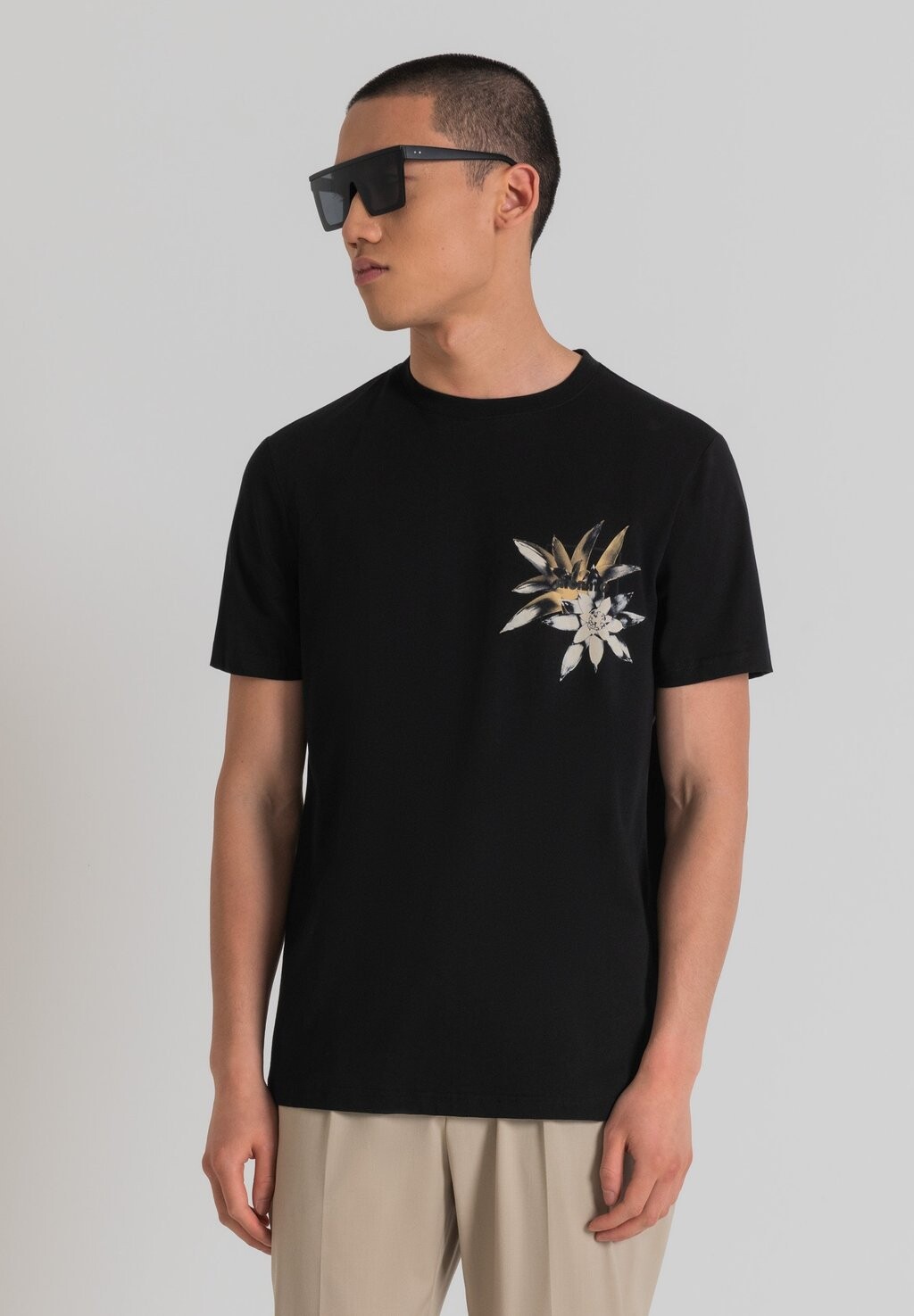 

Футболка с принтом REGULAR FIT WITH INJECTION-MOLDED EMBOSSED PRINT Antony Morato, черный