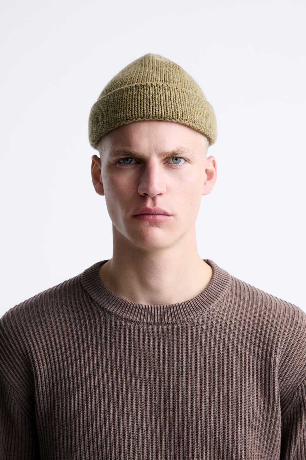 

Короткая шерстяная шапка ZARA, хаки