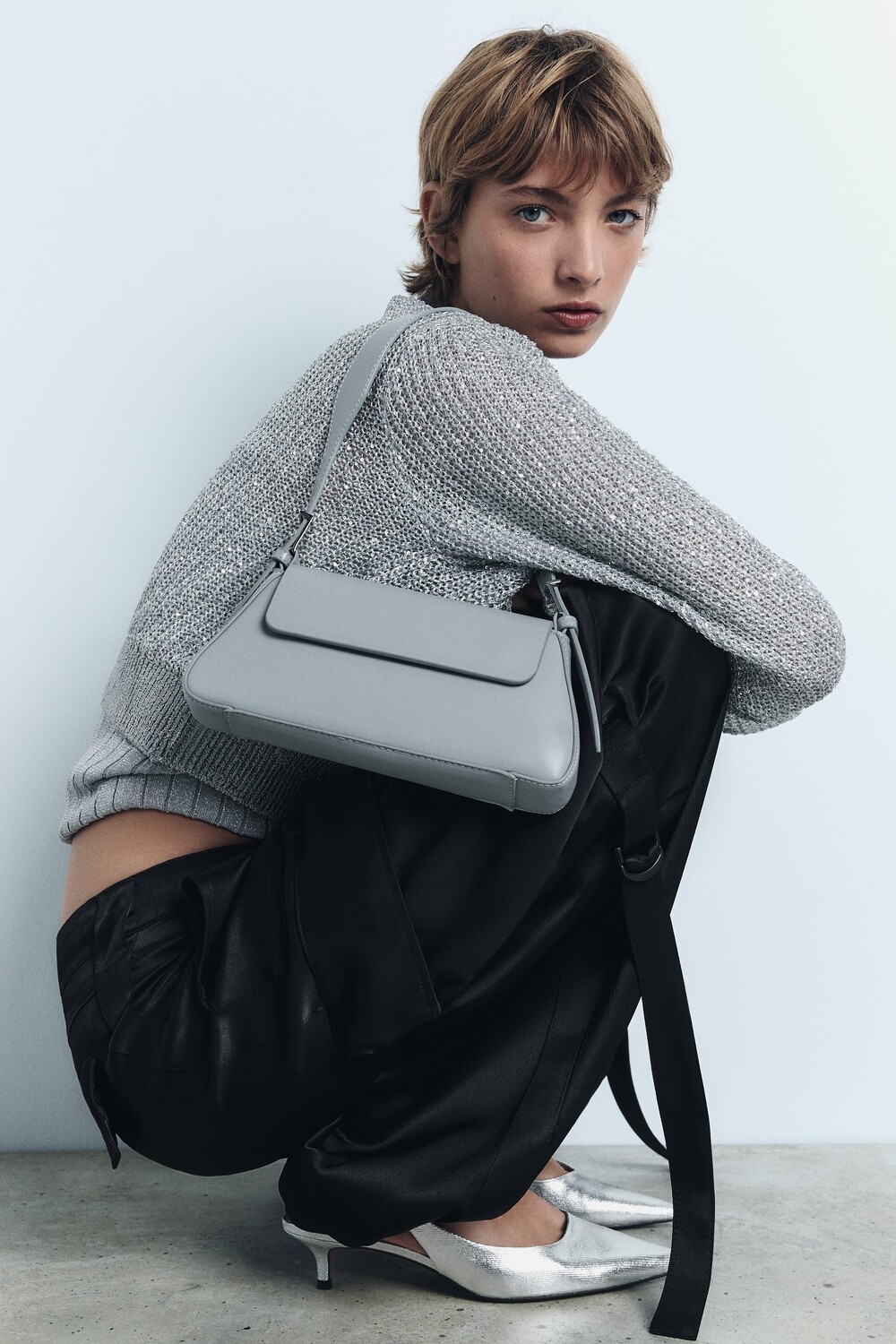 

Минималистическая сумка на плече с клапаном Zara, синий