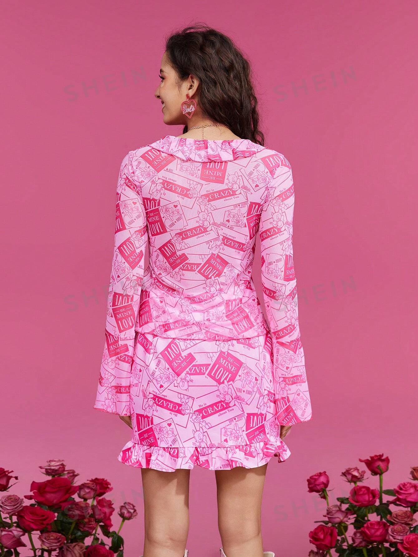 Женская блузка SHEIN с расклешенными рукавами и рюшами по краю с буквенным принтом и мультяшным принтом, розовый шелковая блузка с запахом и расклешенными рукавами michael kors collection белый
