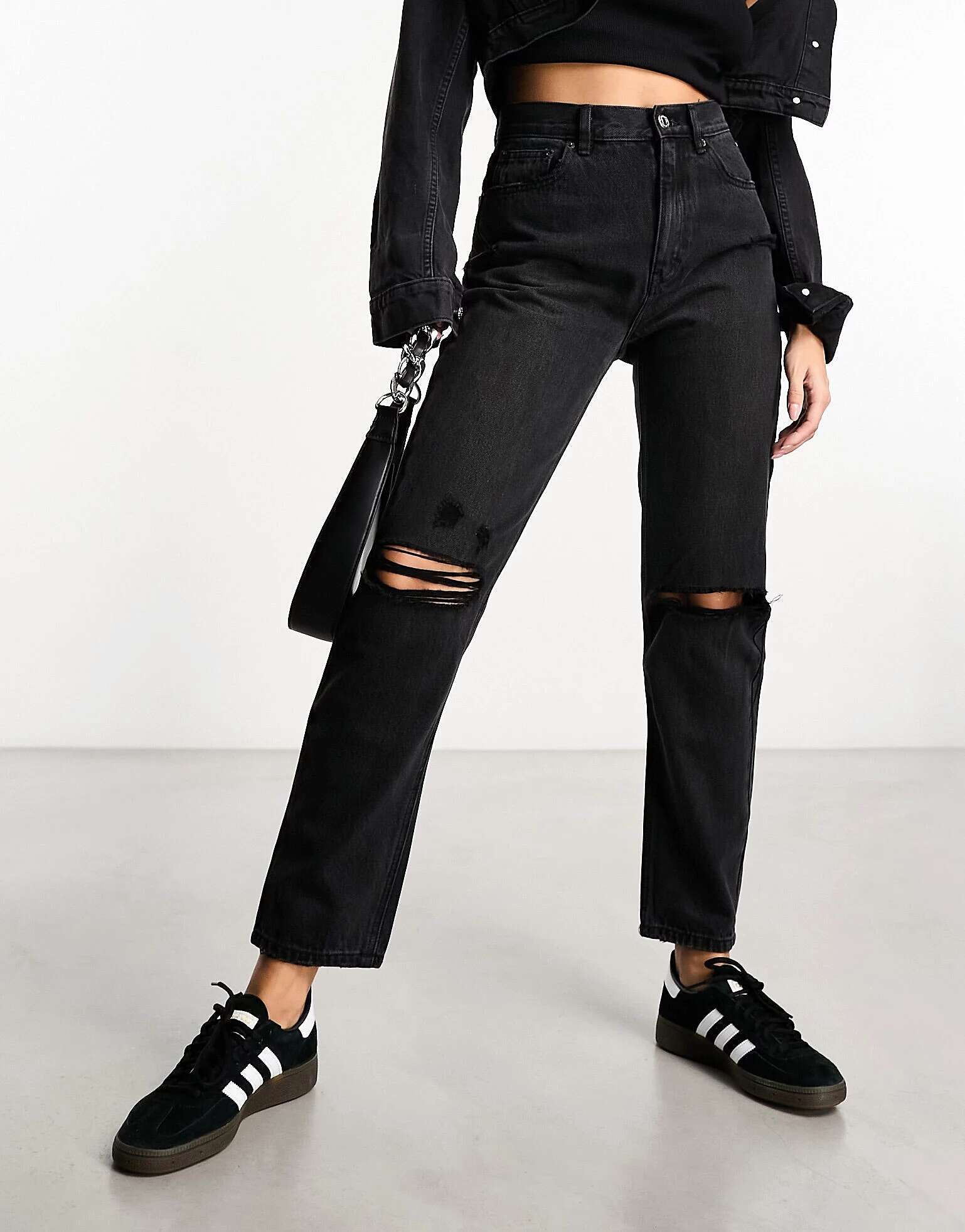 Черные джинсы с прорезями для мамы Pull&Bear