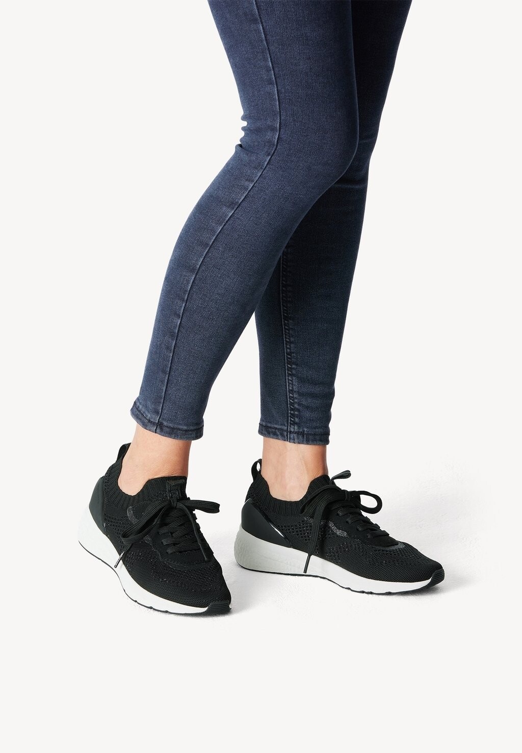 

Низкие кеды Tamaris, цвет black metallic