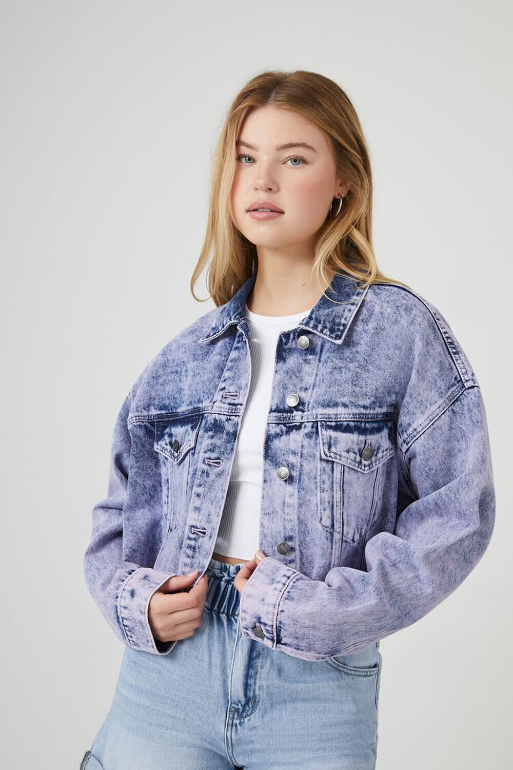 

Укороченная джинсовая куртка с минеральной стиркой Forever 21, фиолетовый