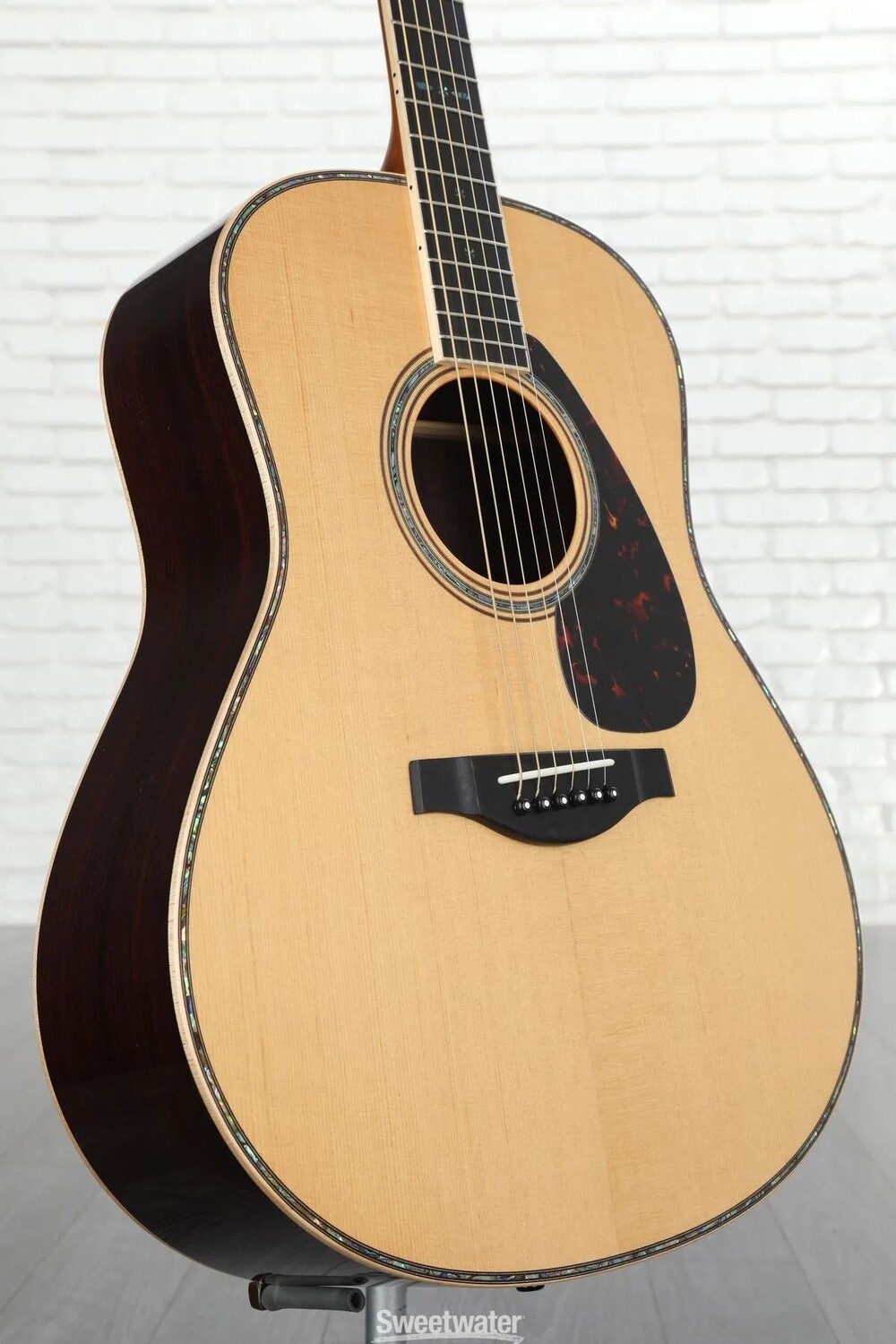 

Yamaha LL56 Custom A.R.E. Оригинальный Джамбо - Натуральный