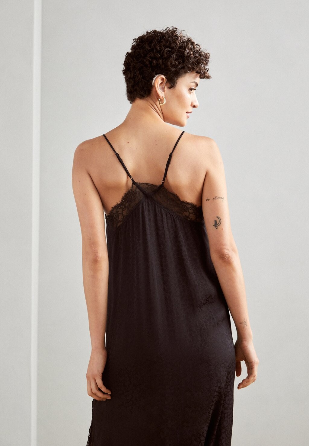 

Длинное платье CAMI DRESS Scotch & Soda, черный