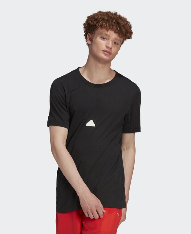 

Футболка adidas Sportswear, черный