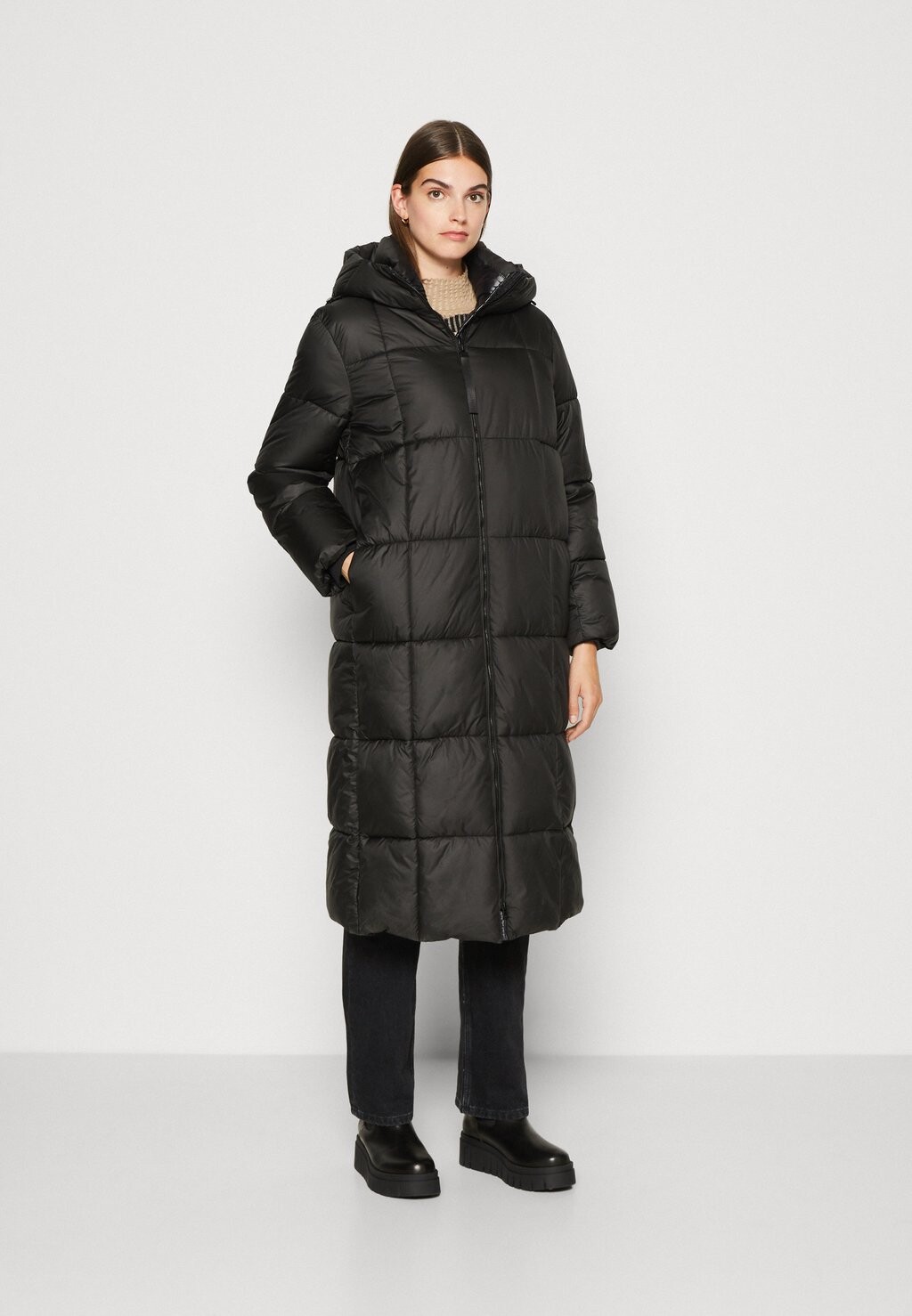 

Зимняя куртка Esprit, черный