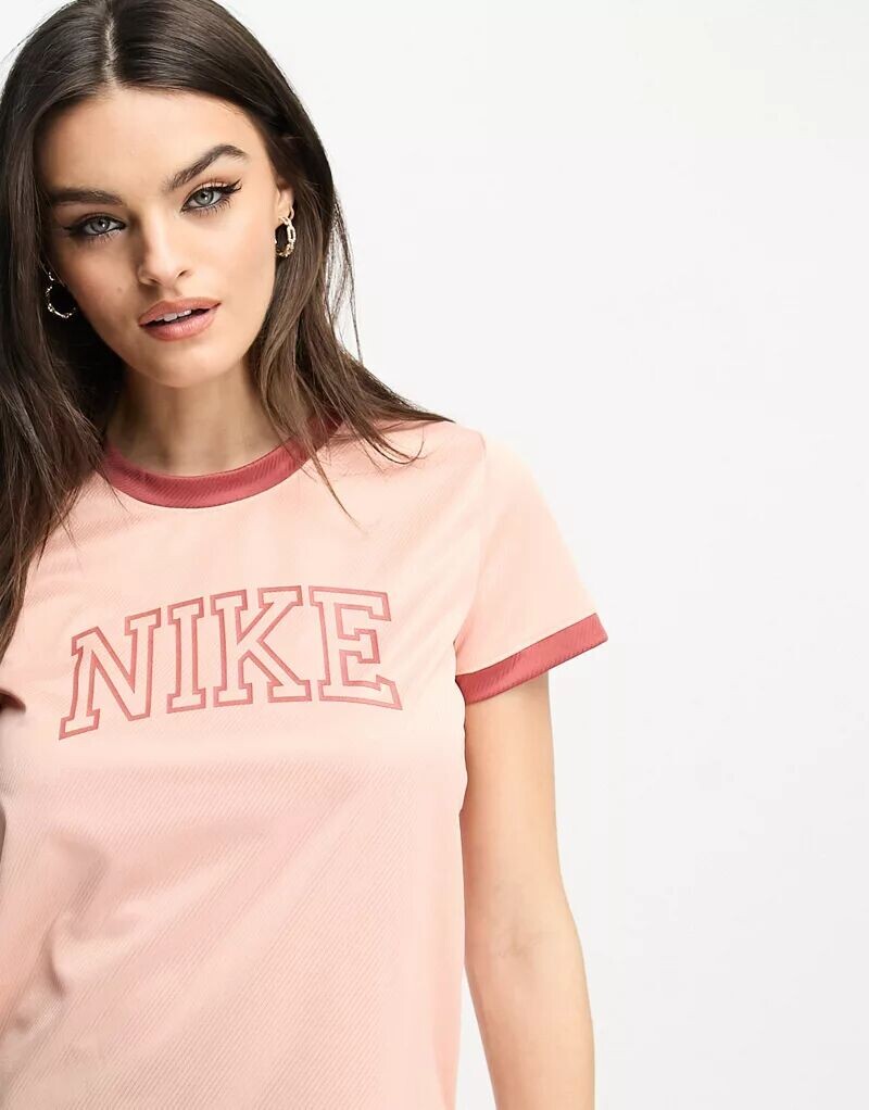 

Розовая футболка с логотипом Nike Swoosh Run Dri-FIT