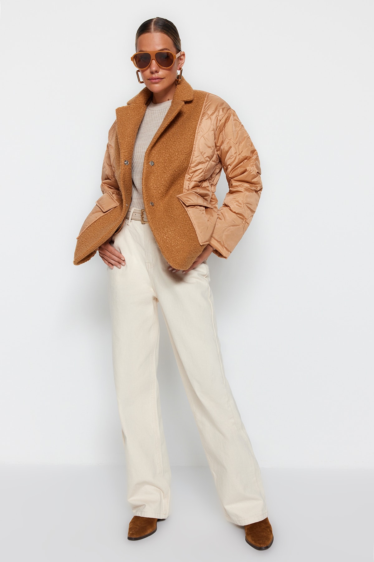 Куртка-пуховик Trendyol оверсайз стеганая с печатью, коричневый куртка пуховик trendyol стеганая оверсайз с водоотталкивающей пропиткой и меховой отделкой на воротнике белый