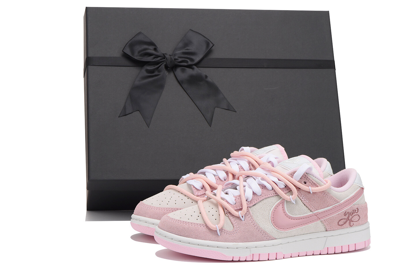 

Женские туфли Nike Dunk Low Skate