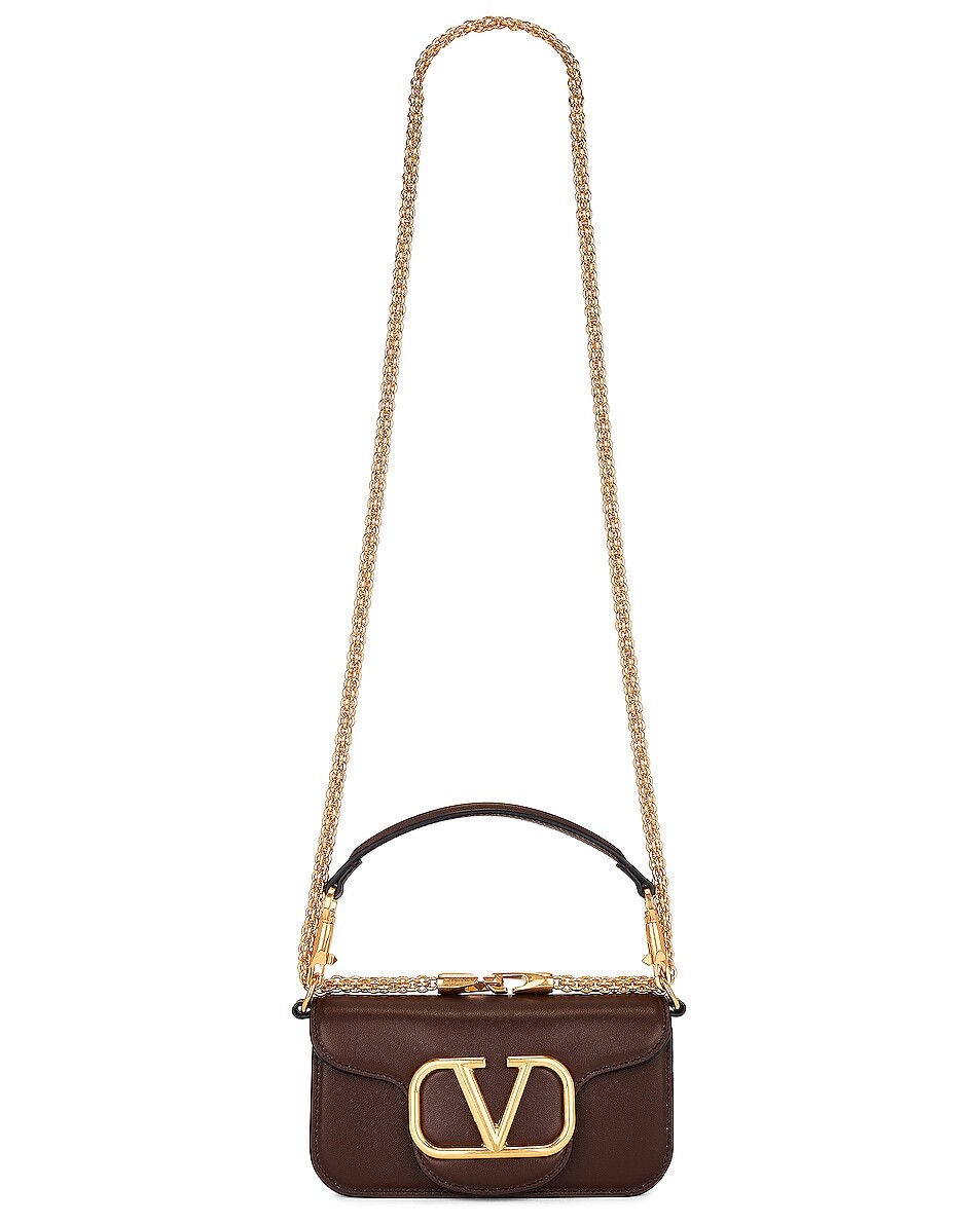 

Сумка кросс-боди Valentino Garavani Loco Small Shoulder, цвет Cacao