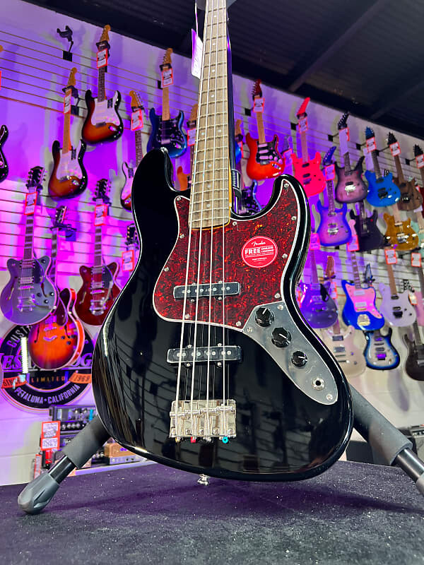 

Гитара Squier Classic Vibe '60s Jazz Bass, чёрный