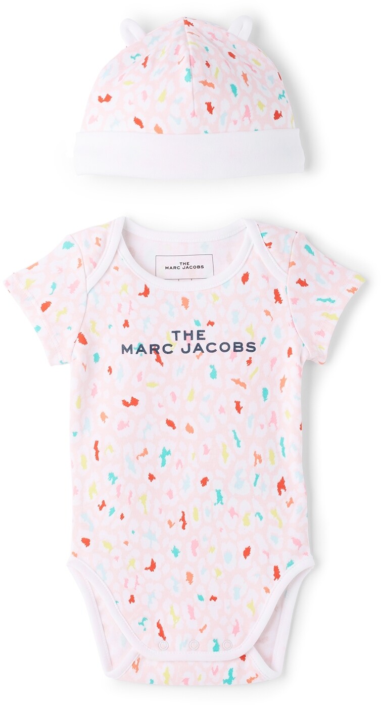 

Детский розовый боди с леопардовым принтом и шапочка Marc Jacobs