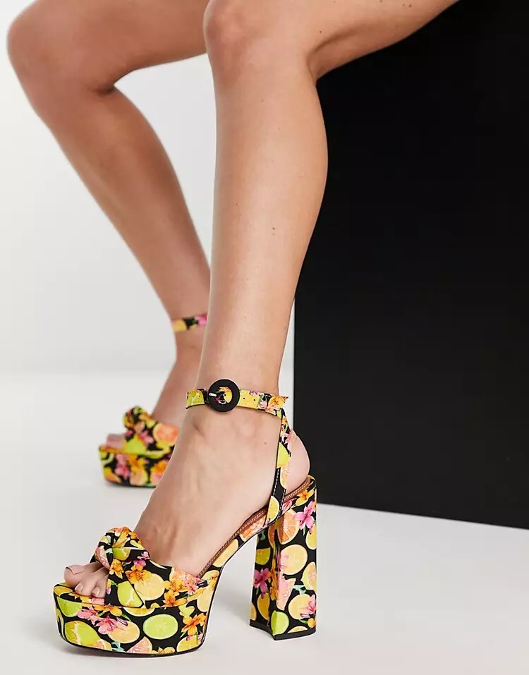 

Босоножки на каблуке с фруктовым принтом ASOS DESIGN Note, мультиколор