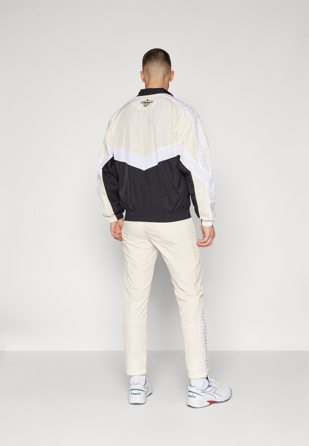 

Спортивный костюм Solengo Tracksuit Set Sergio Tacchini, перламутровая слоновая кость/черный