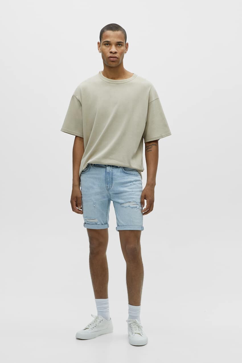 

Джинсовые шорты облегающего кроя с прорехами Pull&Bear