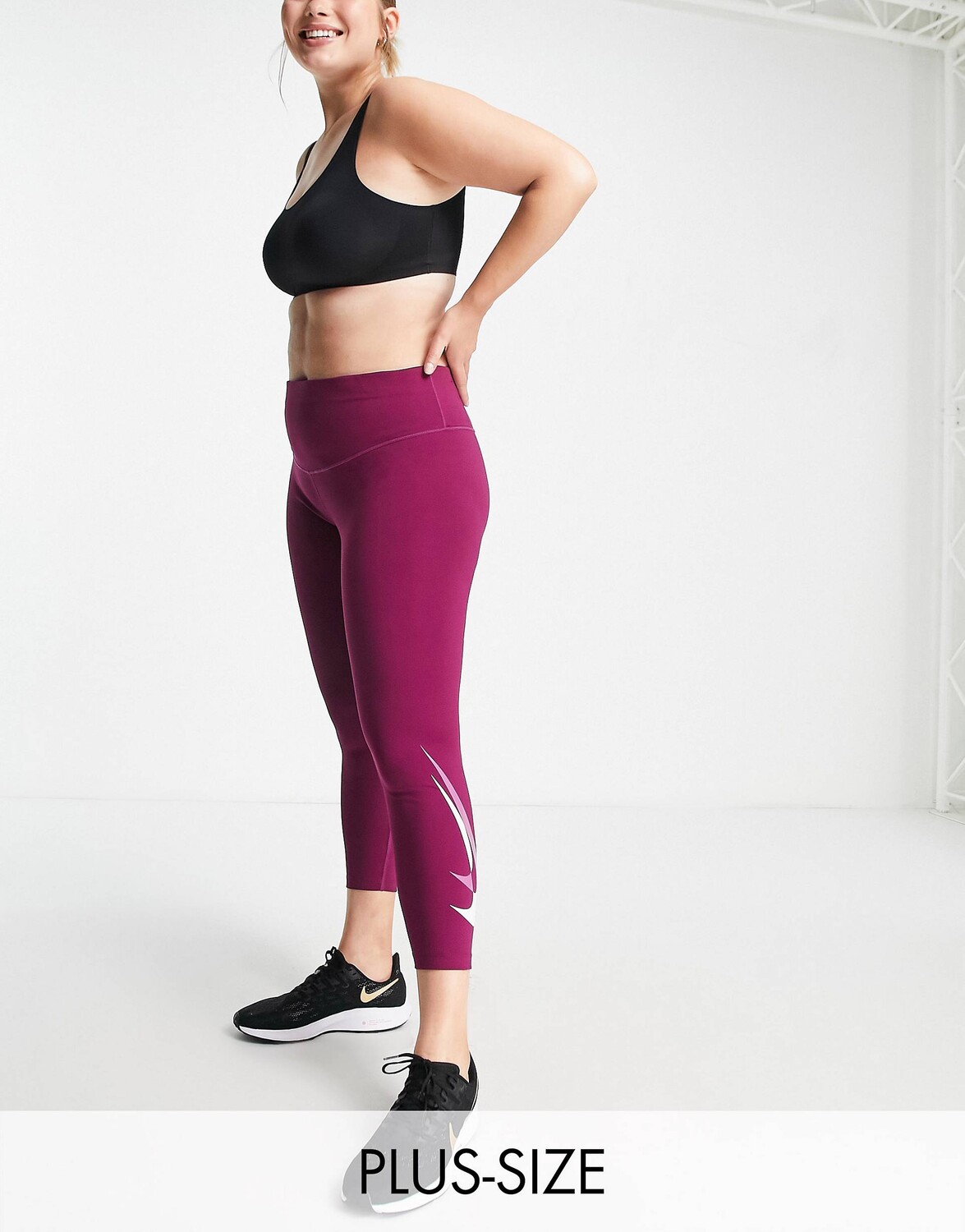 

Фиолетовые леггинсы Nike Running Plus Swoosh Dri-FIT 7/8