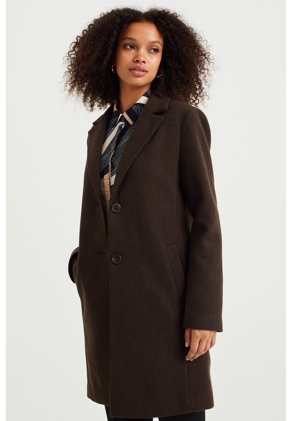 цена Классическое пальто WE Fashion, темно коричневый