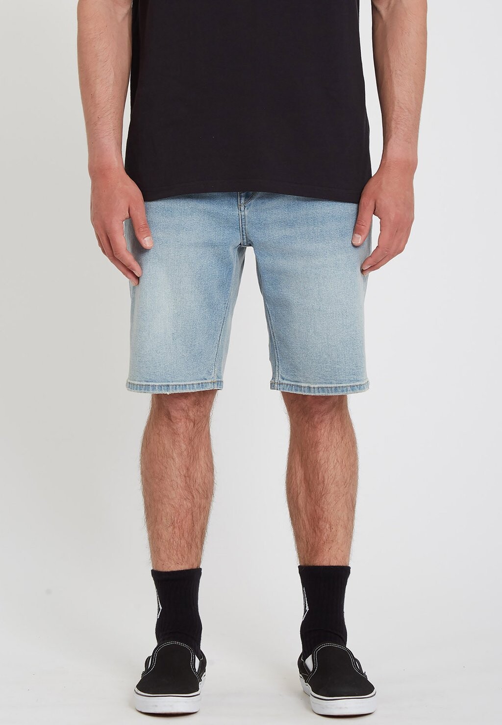 

Джинсовые шорты Volcom