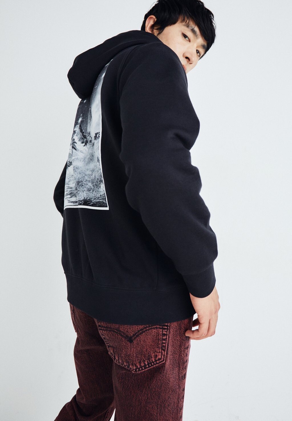 

Толстовка Levi's STANDARD GRAPHIC HOODIE, черный