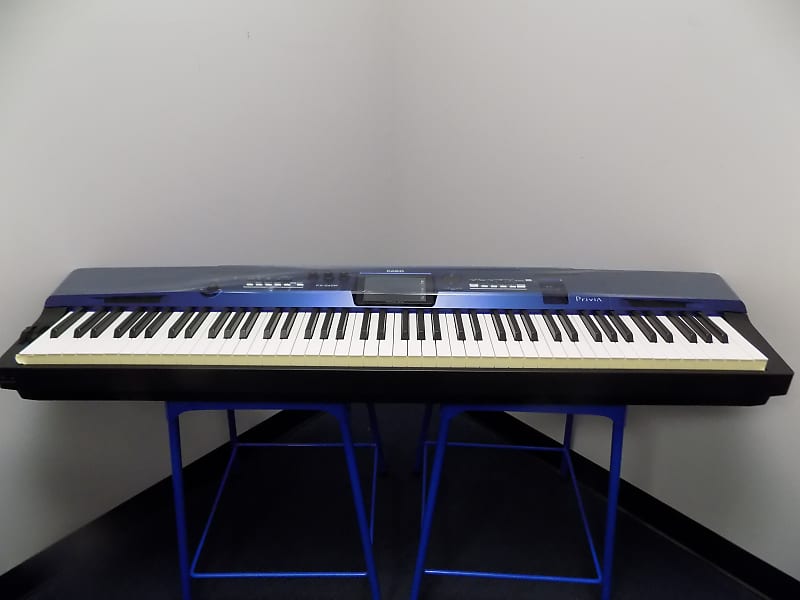 88-клавишное цифровое пианино Casio Privia Pro PX-560BE с динамиками, синий / черный