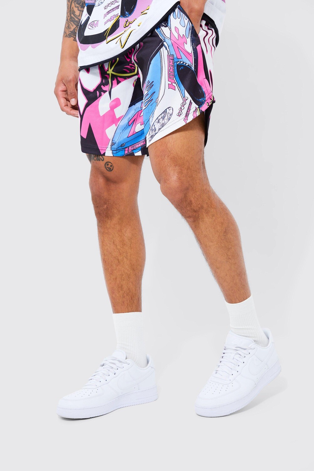 

Короткие шорты свободного кроя с графиком Boohoo, черный
