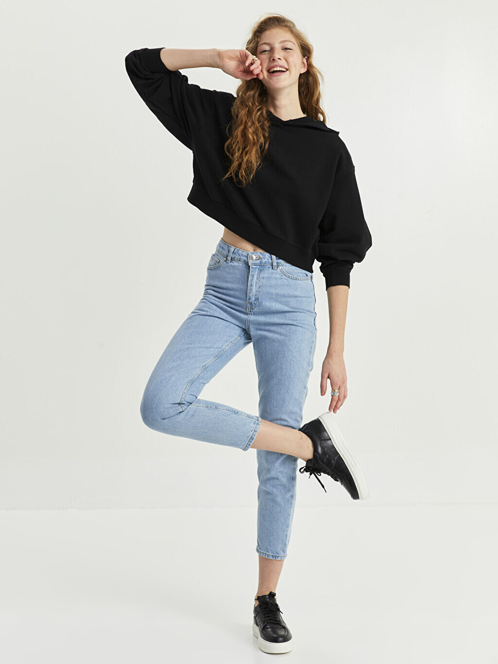 

Женские джинсы Mom Fit с прямыми карманами и деталями Xside