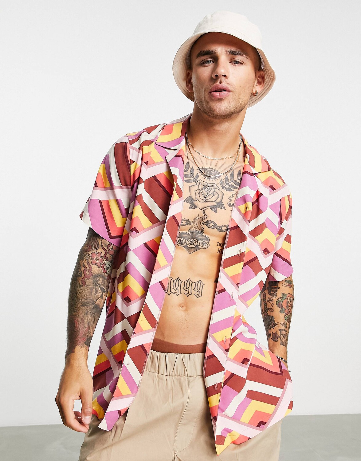 

Свободная рубашка с геометрическим принтом и узором шеврон в стиле 70-х ASOS DESIGN ASOS DESIGN