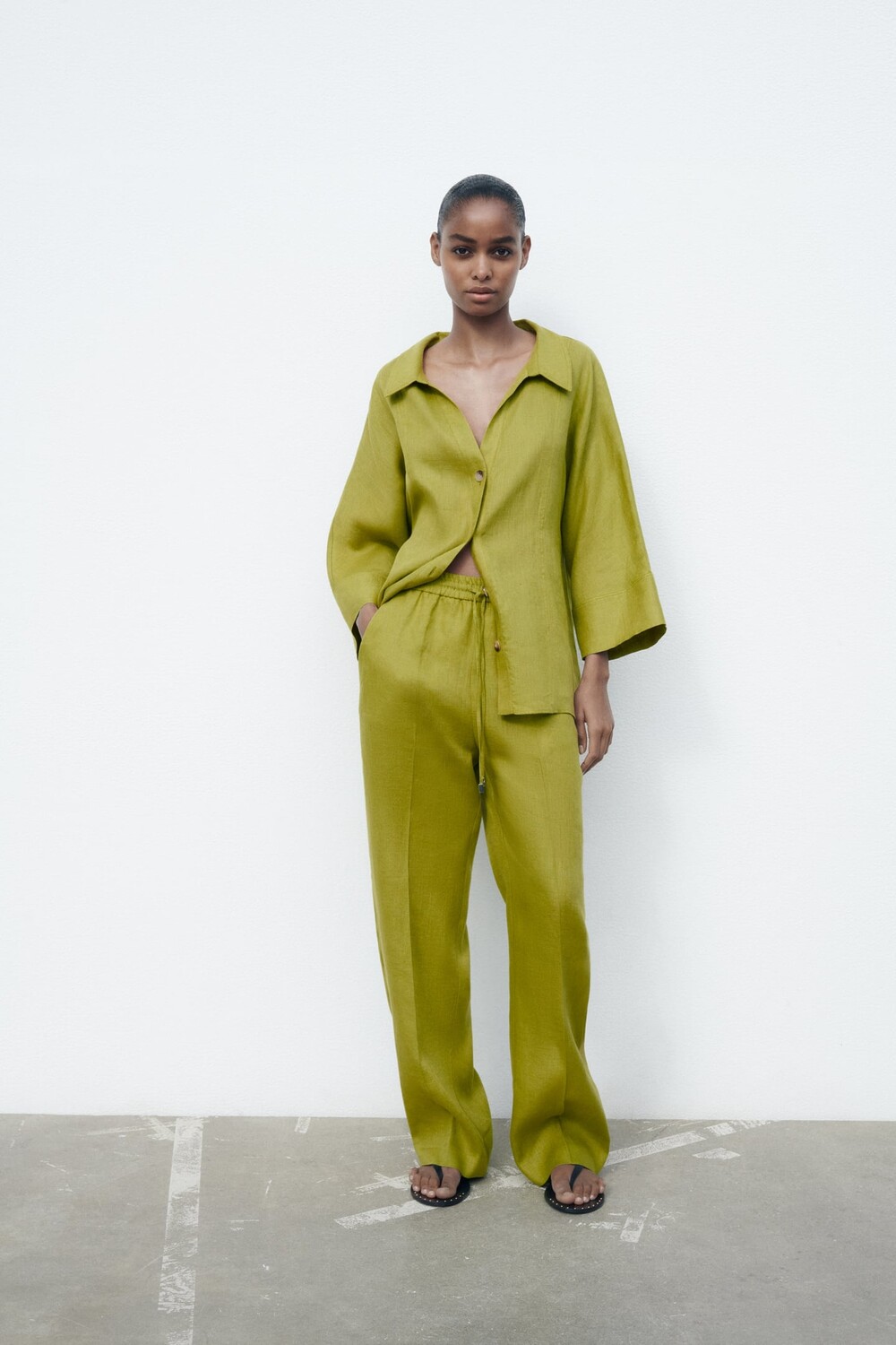 

Прямые брюки из 100% льна ZARA, оливково-зеленый