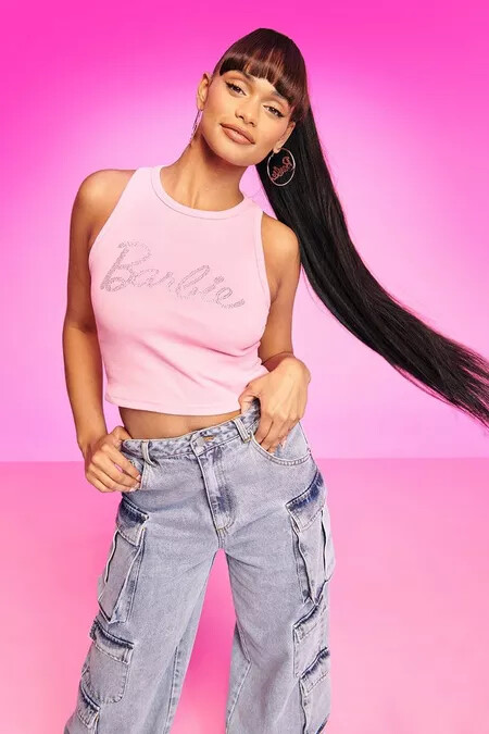 

Топ Barbie x Boohoo Rhinestone Rib Racer Neck Tank, розовый