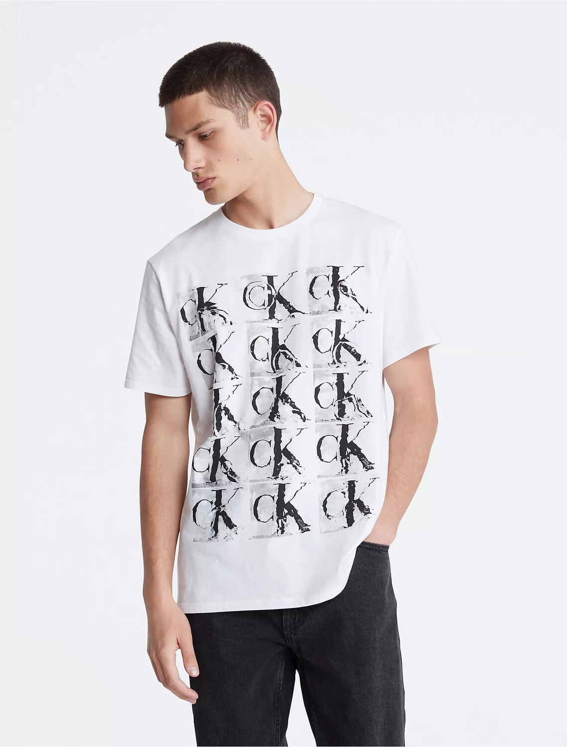 

Футболка Calvin Klein Monogram Logo Graphic Crewneck, белый