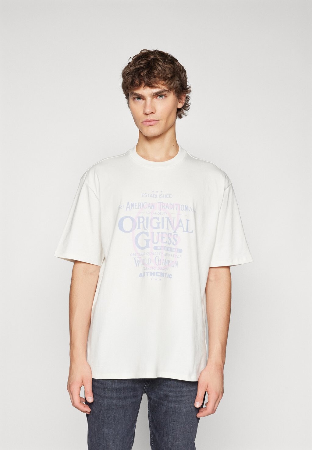 

Футболки с принтом GO COLLEGIATE TEE Guess Originals, белый