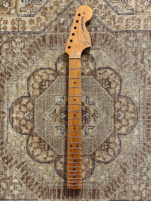 

Гриф Stratocaster серии Fender Vintera, мод 70-х, жареный клен #3123 Vintera Series 70's Mod Stratocaster Neck