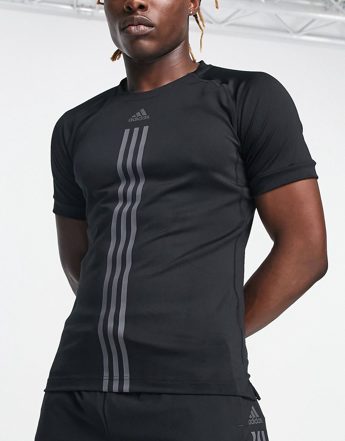 

Черная футболка с 3 полосками adidas Training Alpha Strength