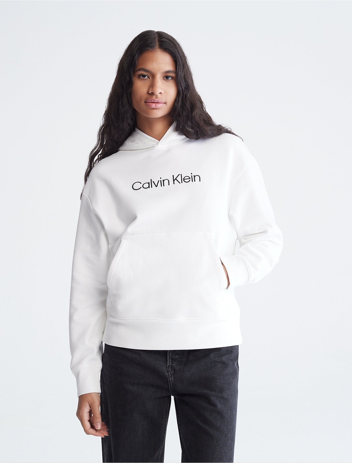 

Толстовка Calvin Klein Relaxed Fit Standard Logo, белый