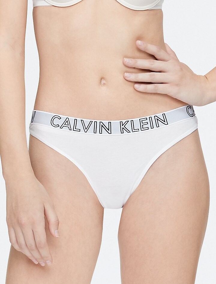 

Идеальные хлопковые стринги Calvin Klein, белый