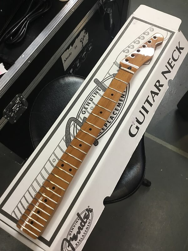 

Гриф Fender Жареный клен Neck
