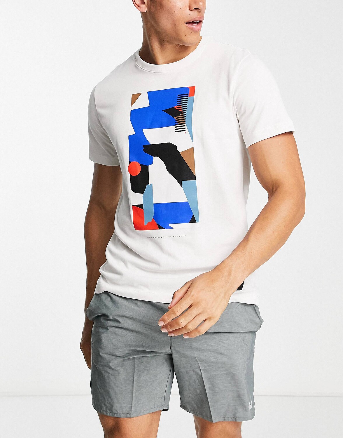 

Белая футболка с графическим принтом Nike Running Artist in Residence Dri-FIT