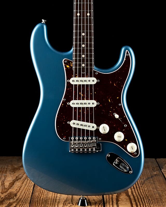 

Гитара Fender Custom Shop S20 Limited Edition 57 Stratocaster, голубой