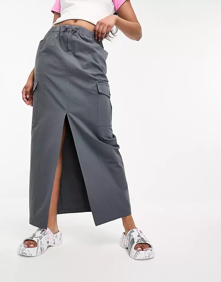 Темно-серая макси-юбка с карманами-карго Miss Selfridge, серый