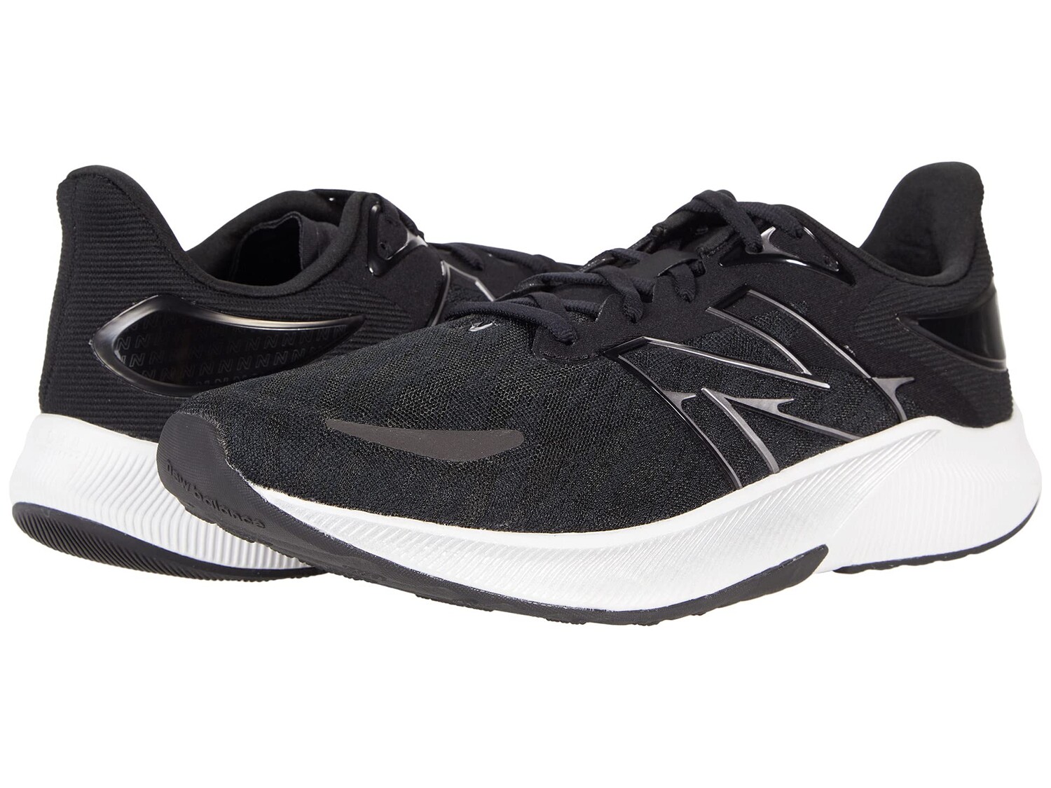 

Кроссовки New Balance FuelCell Propel v3, черный/белый