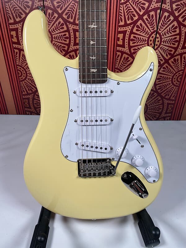 

PRS SE Silver Sky 2022 - Настоящее время - Moon White