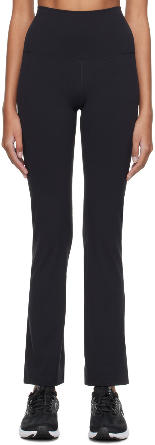 

Черные леггинсы Nike Yoga Luxe