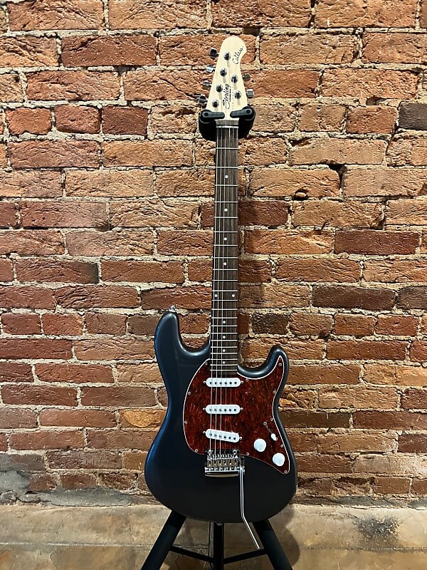 

Электрогитара Sterling CT30-SSS Cutlass 2019 - 2021 - Charcoal Frost
