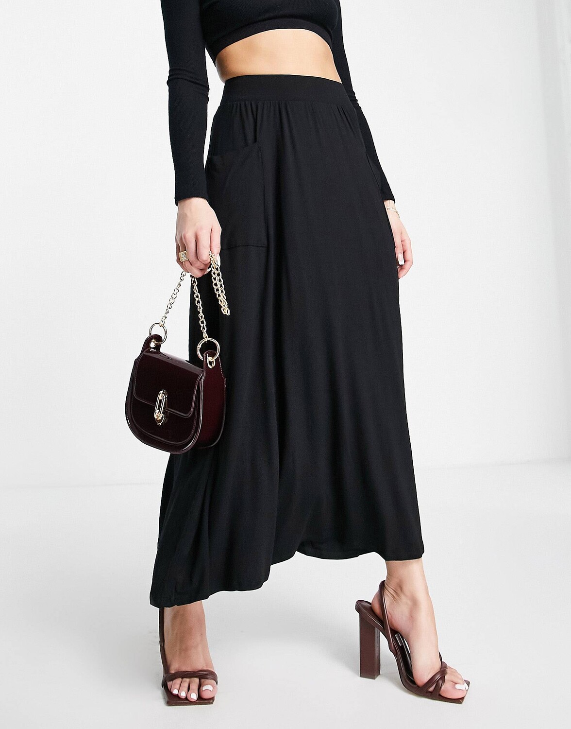 

Черная юбка миди с карманами ASOS DESIGN